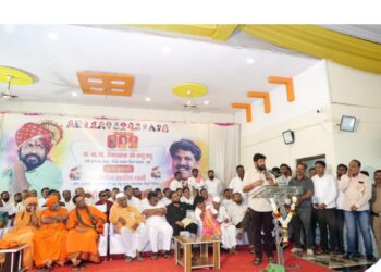 उमरगा येथे झालेल्या सातलिंग स्वामींच्या सेवानिवृत्ती सोहळ्यात बच्चू कडुचा सरकारवर प्रहार