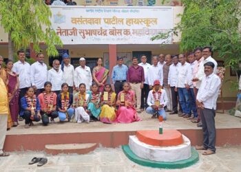 लोहारा शहरातील वसंतदादा पाटील हायस्कुल व नेताजी सुभाषचंद्र बोस महाविद्यालयातील गुणवंतांचा सत्कार