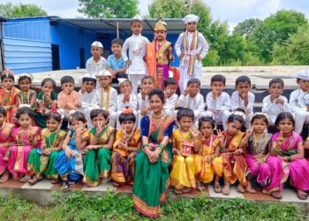 आषाढी एकादशीनिमित्त माऊली माऊलीच्या गजरात न्यू व्हिजनच्या चिमुकल्यांनी काढली दिंडी