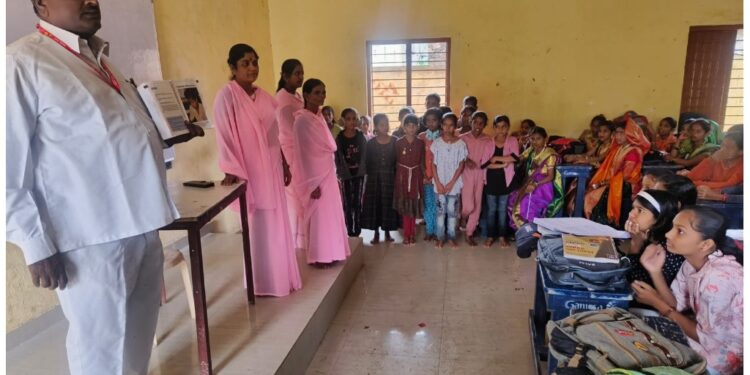 धानुरी येथे राष्ट्रीय कुष्ठरोग निर्मूलन कार्यक्रमांतर्गत तपासणी