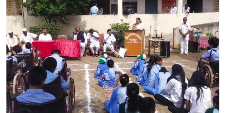 सास्तुर येथील निवासी दिव्यांग शाळेत स्वातंत्र्य दिन उत्साहात साजरा