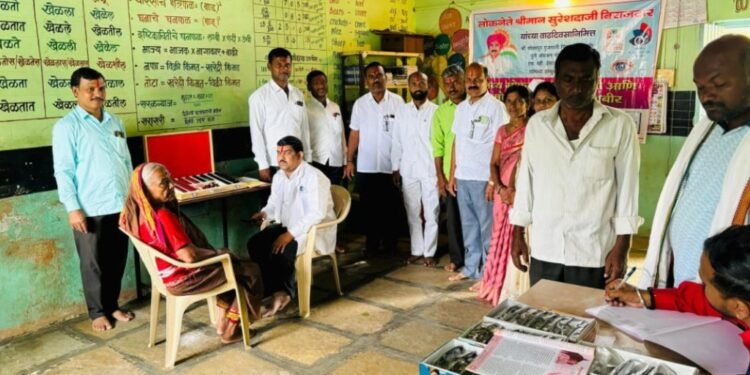 राष्ट्रवादी काँग्रेसचे प्रदेश उपाध्यक्ष सुरेशदाजी बिराजदार यांच्या वाढदिवसानिमित्त तोरंबा येथे मोफत नेत्ररोग तपासणी शिबिर