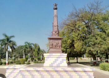 पुस्तक प्रकाशन व माजी विद्यार्थ्यांच्या संवाद मेळाव्याचे आयोजन