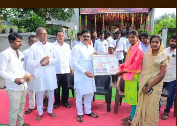 भातागळी येथील स्वराज्य ग्रुपच्या वतीने सन्मान सोहळा; नव्याने शासकीय सेवेत रुजू झालेल्यांचा आ. चौगुले यांच्या हस्ते सन्मान