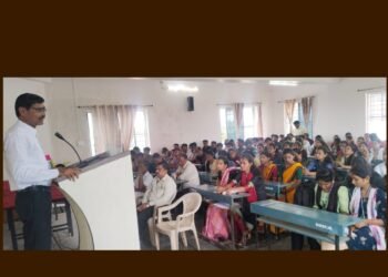 माकणी येथील महाविद्यालयात विज्ञान मंडळाचे उद्घाटन