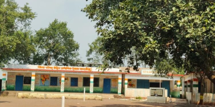 जिल्हा परीषद कास्ती (बु.) शाळा तालुक्यात अव्वल; मुख्यमंत्री माझी शाळा, सुंदर शाळा उपक्रमात पटकावले यश