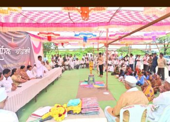 सास्तुर, जेवळी येथे भूकंपात मृत्युमुखी पडलेल्या नागरिकांना सामूहिक श्रद्धांजली अर्पण