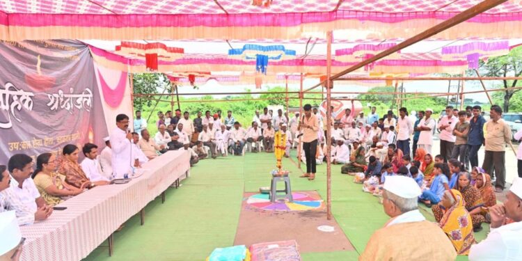 सास्तुर, जेवळी येथे भूकंपात मृत्युमुखी पडलेल्या नागरिकांना सामूहिक श्रद्धांजली अर्पण