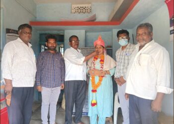 विभागस्तरीय वेट लिफ्टिंग स्पर्धेत प्रथम आल्याबद्दल श्वेता झिंगाडे हिचा सत्कार