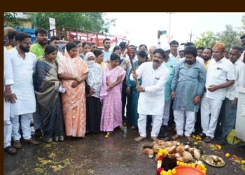 पाणीपुरवठा योजनेचे लोहाऱ्यात भूमिपूजन; माजी खासदार रवींद्र गायकवाड, आमदार ज्ञानराज चौगुले, किरण गायकवाड यांची प्रमुख उपस्थिती