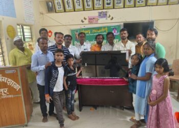 लोहारा येथील फिनिक्स ग्रुप कडून निवासी दिव्यांग शाळेला एलईडी स्क्रीन भेट