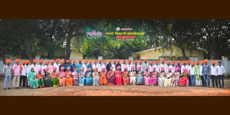 हायस्कुल लोहारा शाळेत माजी विद्यार्थ्यांचा स्नेहमेळावा; माजी शिक्षकांचा केला सन्मान