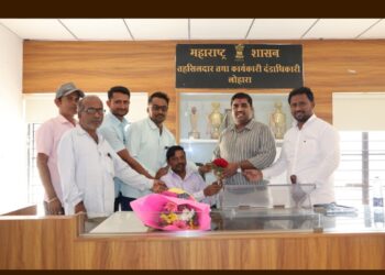 तहसीलदार रणजितसिंह कोळेकर यांचा सत्कार