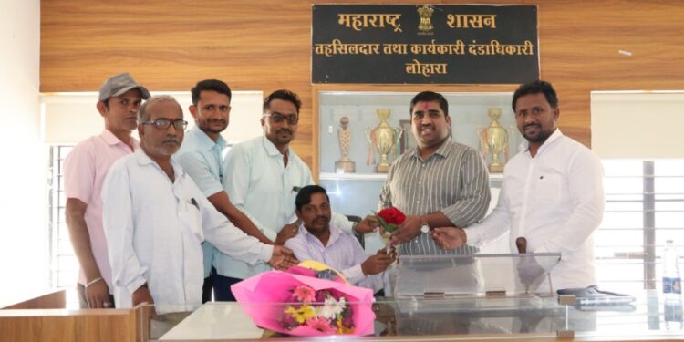 तहसीलदार रणजितसिंह कोळेकर यांचा सत्कार