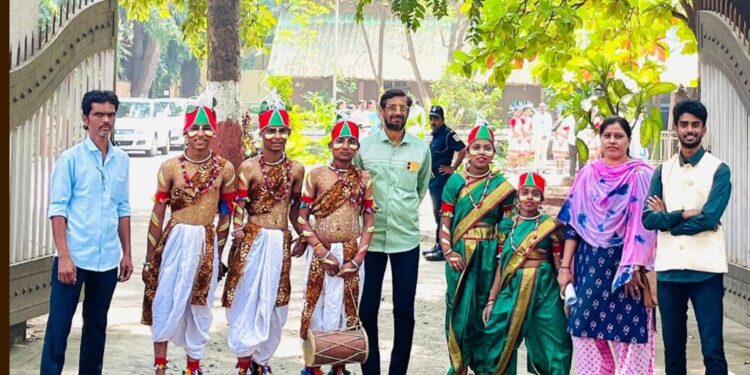 सास्तूर निवासी दिव्यांग शाळेचे राज्यस्तरीय कला महोत्सवात यश