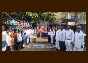 लोहारा शहरात महापरिनिर्वाण दिनानिमित्त डॉ. बाबासाहेब आंबेडकर यांना अभिवादन