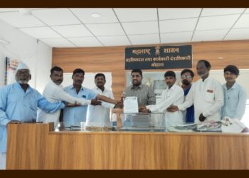 संविधानाच्या प्रतिकृतीची मोड तोड करून नासधूस करणाऱ्या समाजकंठकाला कठोर शिक्षा करण्यात यावी; निवेदनाद्वारे मुख्यमंत्री यांच्याकडे केली मागणी