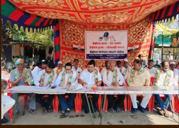लोहारा तालुका कॉंग्रेस कमिटीच्या वतीने ईव्हीएम विरोधात स्वाक्षरी मोहीम