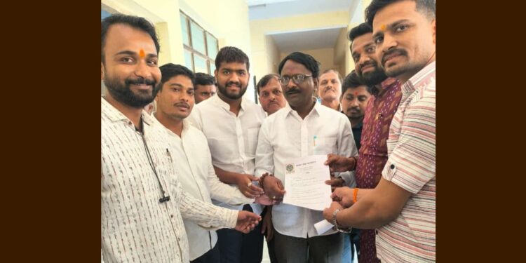 आधार सेवा फाउंडेशन आणि शालेय शिक्षण समितीने दिले निवेदन