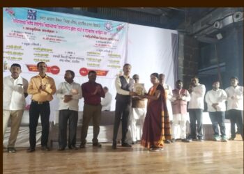 सास्तुर निवासी दिव्यांग शाळेतील चौघांचा आदर्श शिक्षक व शिक्षकेतर कर्मचारी पुरस्काराने सन्मान