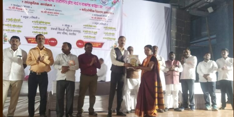 सास्तुर निवासी दिव्यांग शाळेतील चौघांचा आदर्श शिक्षक व शिक्षकेतर कर्मचारी पुरस्काराने सन्मान