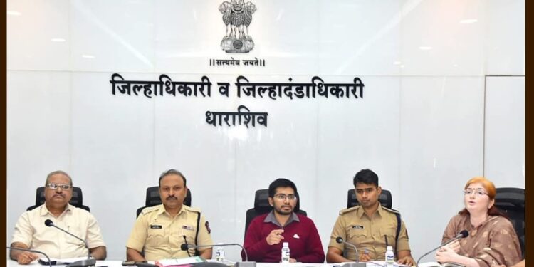 पवन ऊर्जा प्रकल्पांशी निगडीत सर्व तक्रारींचे निराकरण करणार – जिल्हाधिकारी डॉ. मैनक घोष; जिल्हास्तरीय सनियंत्रण समितीची आढावा बैठक