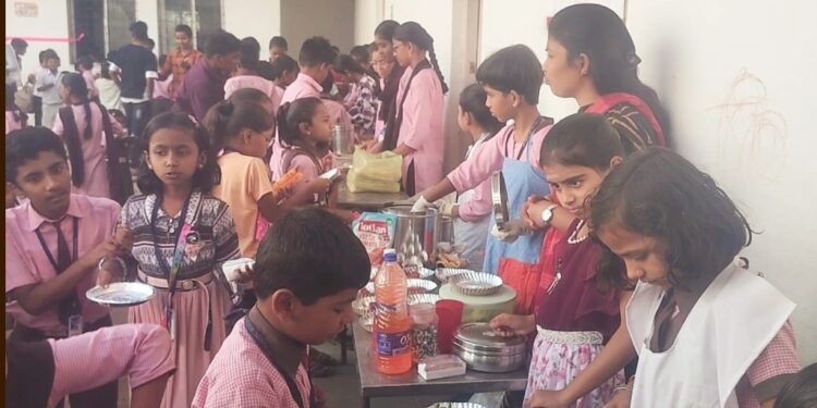 प्रतिभा निकेतन इंग्लिश स्कूलमध्ये आनंद मेळावा उत्साहात साजरा; विद्यार्थी व पालकांचा उत्स्फूर्त प्रतिसाद