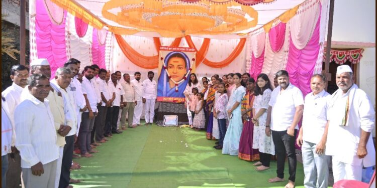 लोहारा शहरात ज्ञानज्योती सावित्रीबाई फुले यांची जयंती साजरी