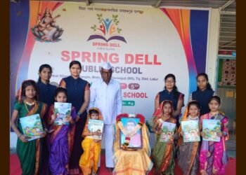 हरंगुळ येथील स्प्रिंग डेल पब्लिक स्कुलमध्ये सावित्रीबाई फुले जयंती साजरी