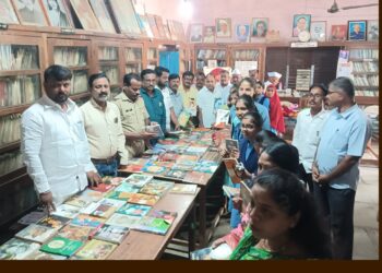 लोहारा येथील लोकवाचनालयात वाचन संकल्प महाराष्ट्राचा अभियान