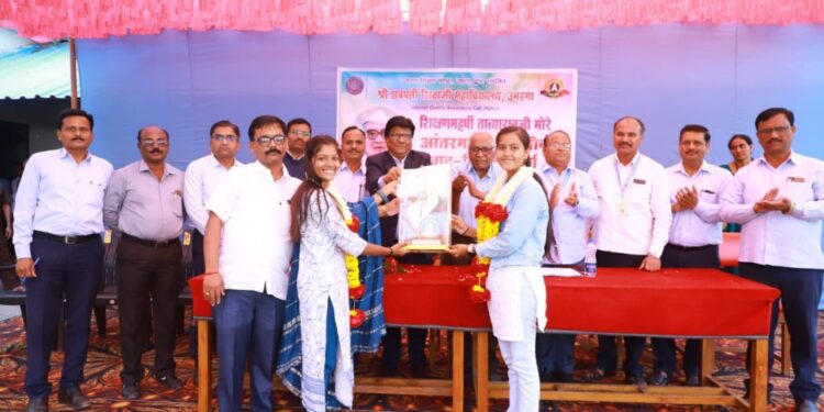 वादविवाद स्पर्धेत बलसुर येथील श्री छत्रपती शिवाजी उच्च माध्यमिक विद्यालयाचा संघ ठरला अव्वल