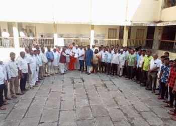 महात्मा बसवेश्वर महाराजांच्या पुतळा विटंबन प्रकरणाच्या निषेधार्थ लोहारा शहर कडकडीत बंद