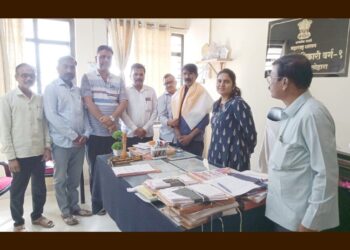 पंचायत समितीच्या वतीने पत्रकार निळकंठ कांबळे यांचा सत्कार