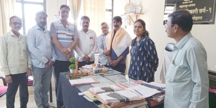 पंचायत समितीच्या वतीने पत्रकार निळकंठ कांबळे यांचा सत्कार