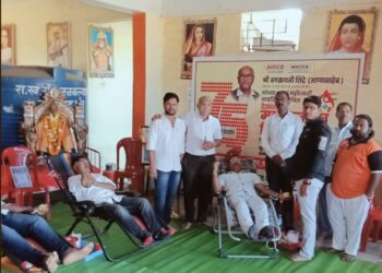 ऑल इंडिया केमिस्ट अँड ड्रगिस्टचे अध्यक्ष जगनाथ आप्पा शिंदे यांचा ७५ व्या वाढिवसानिमित्त लोहाऱ्यात रक्तदान शिबीर