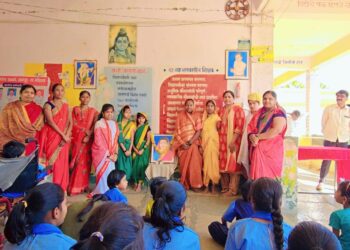 निवासी दिव्यांग शाळेत क्रांतीज्योती सावित्रीबाई फुले यांची जयंती साजरी