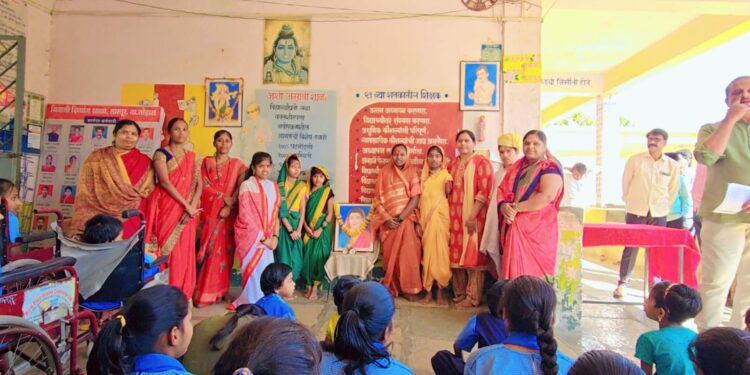 निवासी दिव्यांग शाळेत क्रांतीज्योती सावित्रीबाई फुले यांची जयंती साजरी