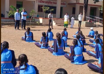 स्पर्श रुग्णालयाच्या वतीने करजखेडा येथील जिल्हा परिषद शाळेत विद्यार्थ्यासाठी रक्तगट तपासणी शिबिर संपन्न