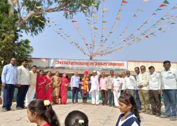 पोलीस दलात निवड झाल्याबदल आष्टा हायस्कूल येथे ऐश्वर्या गाडेकर हीचा सत्कार