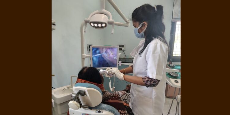 जागतिक महिला दिनानिमित्त मोफत दंतरोग तपासणी