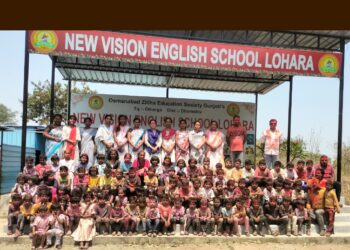 होली है भाई होली है, बुरा ना मानो होली है” म्हणत न्यू व्हिजन इंग्लिश स्कूलमध्ये रंगपंचमीचा सण उत्साहात साजरा