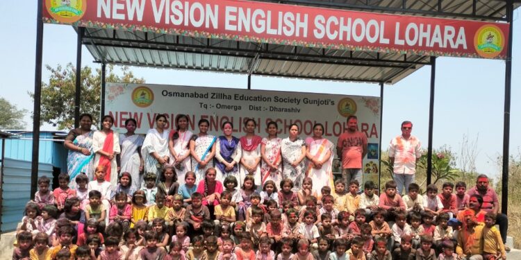 होली है भाई होली है, बुरा ना मानो होली है” म्हणत न्यू व्हिजन इंग्लिश स्कूलमध्ये रंगपंचमीचा सण उत्साहात साजरा