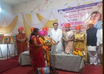 माकणी येथील उच्चशिक्षित कुटुंब घडवणारी संघर्षशील आणि प्रेरणादायी माता ‘आदर्श माता – आदर्श नारी’ पुरस्काराने सन्मानित