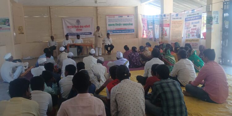 लोहारा तालुक्यातील राजेगाव येथे कायदेविषयक जनजागृती शिबीर