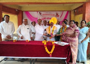 सालेगाव येथे मुख्याध्यापक सुरेश रोहीणे यांचा सेवानिवृत्तीबद्दल सत्कार