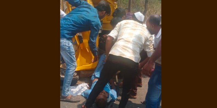 लातूर – गुलबर्गा रोडवर ट्रक व आटोचा अपघात; अर्ध्या तासाच्या प्रयत्नाने चालकाला बाहेर काढण्यात यश