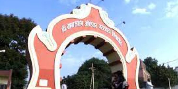 विद्यापीठाच्या भरती जाहिरातीवरून उमेदवारांत संतापाची लाट; उमेदवारांनी कुलगुरूंना सादर केले निवेदन
