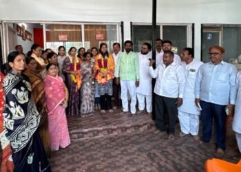 ज्ञानज्योती महिला पतसंस्थेच्या चेअरमनपदी ॲड. आकांक्षा चौगुले व व्हाईस चेअरमनपदी सारिका बंगले यांची बिनविरोध निवड