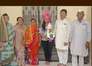 दहावीच्या परीक्षेत १०० टक्के गुण मिळवलेल्या समृद्धी अंकुश शिंदे हिचा रसाळ परिवारातर्फे सत्कार