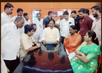 घनकचरा प्रकल्पाबाबत शिष्टमंडळाने घेतली विरोधी पक्षनेते अंबादास दानवे यांची भेट; प्रकरणाची सखोल चौकशी केली जाईल, दोषींवर कारवाई करायला आम्ही भाग पाडू – विरोधी पक्षनेते अंबादास दानवे